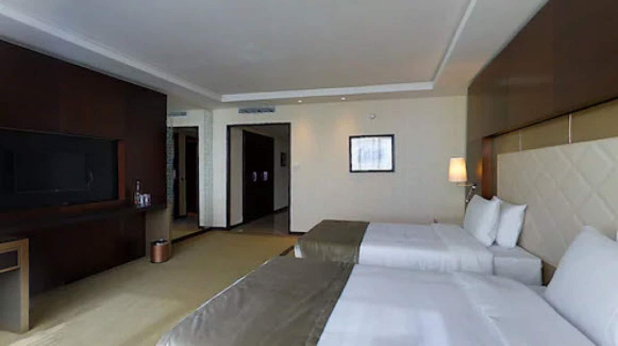 Grand Mogador City Center Casablanca Kültér fotó A room at the hotel