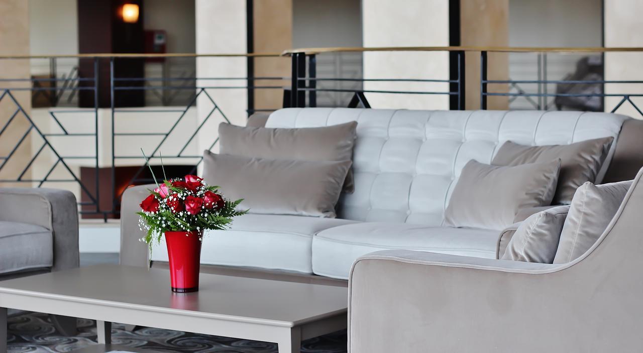 Grand Mogador City Center Casablanca Kültér fotó A sofa