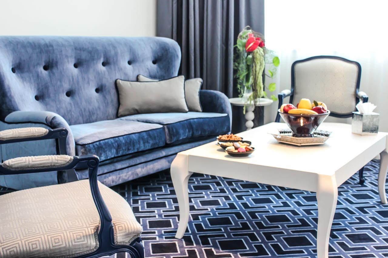 Grand Mogador City Center Casablanca Kültér fotó A living room in a hotel suite