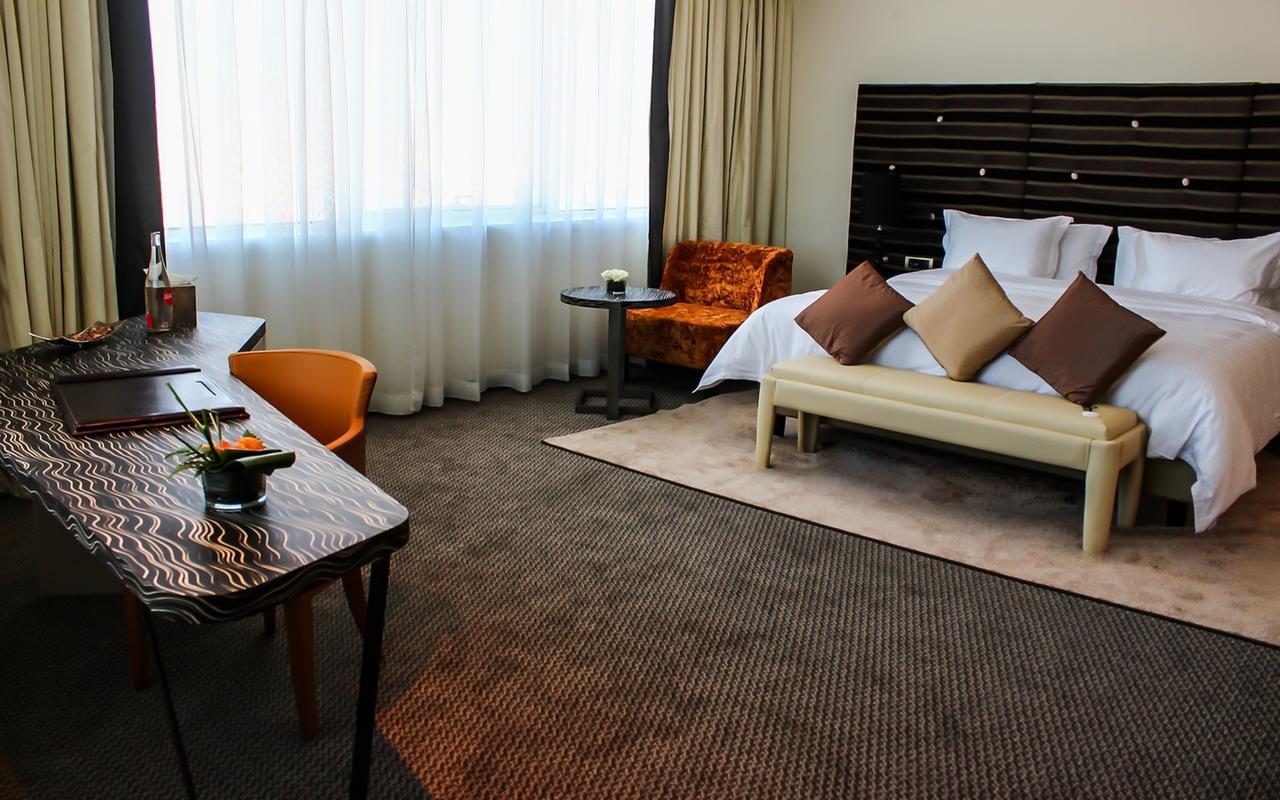 Grand Mogador City Center Casablanca Kültér fotó A room at the hotel
