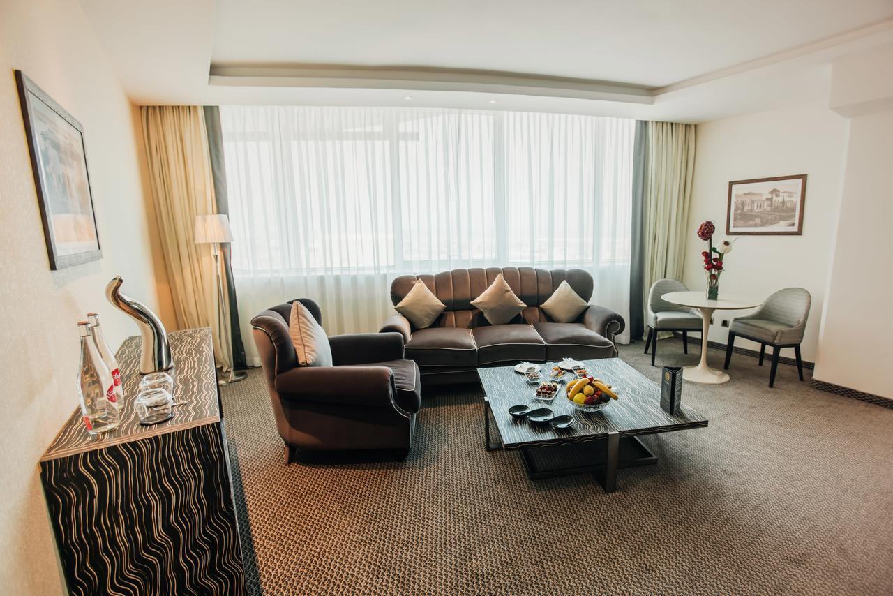 Grand Mogador City Center Casablanca Kültér fotó A suite at the hotel