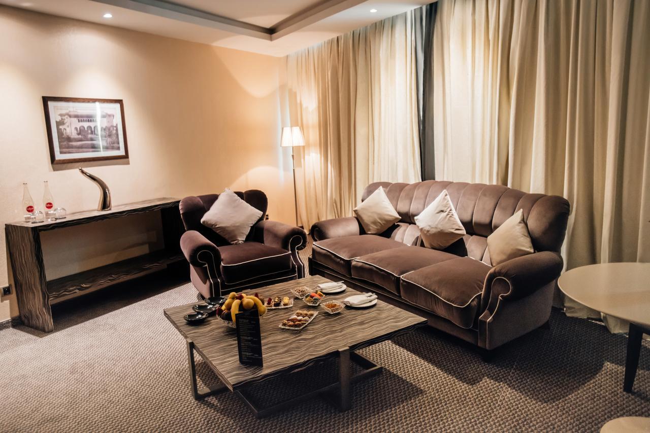 Grand Mogador City Center Casablanca Kültér fotó A living room in a suite at the hotel