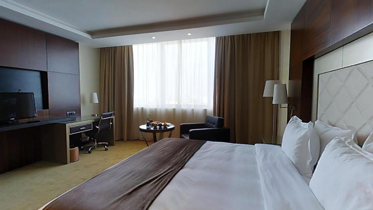 Grand Mogador City Center Casablanca Kültér fotó A room at the Radisson Blu Hotel, Tbilisi